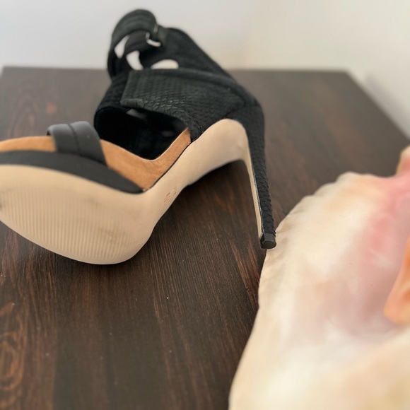 Gorgeous Mia Limited Edition genuine leather sandals - Picture 12 of 14